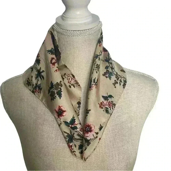 Tory Burch Lyonnaise Floral Neckerchief in Lyonnaise (288) NWT - Picture 1 of 6